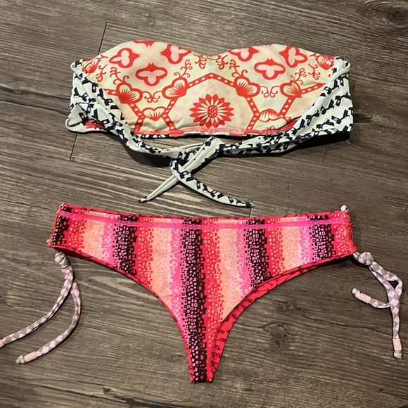 MAAJI TWO PIECE REVERSIBLE BIKINI SMALL - Picture 2 of 3